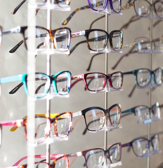 Full frame spectacles of multiple colors - Essilor a patient management app